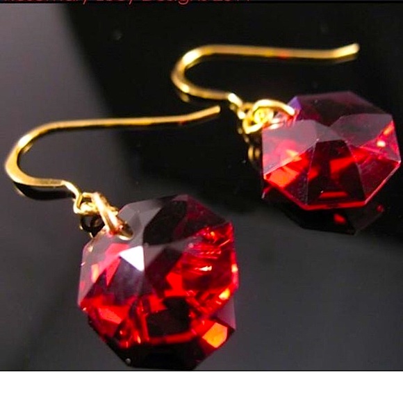❤️🩷Red Swarovski and 10k gold plate 925 earrings❤️🩷❤️🩷❤️🩷❤️🩷❤️🩷❤️🩷❤️🩷❤️ - Picture 2 of 6